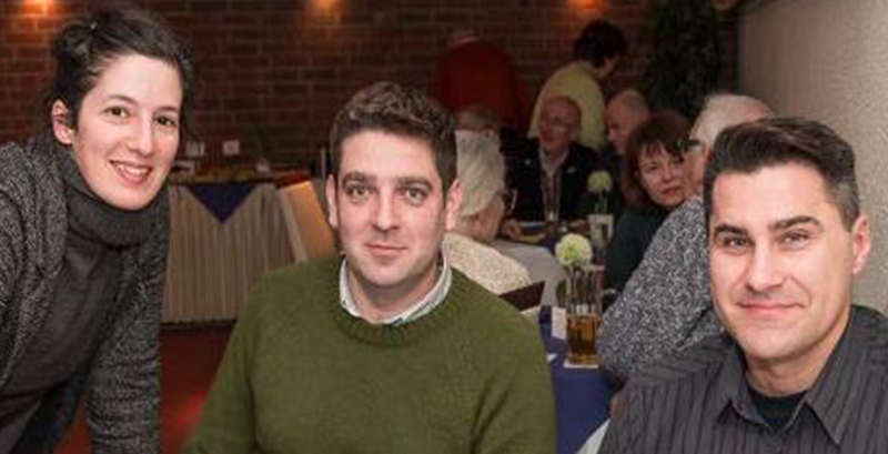 Das „Kroatische Trio“ Ariana Noršić, das damalige Vorstandsmitglied Nenad Rogina und Ivan Martinaš auf der Jahreshauptversammlung in Bonn (Foto Lucas PietkaGSI)